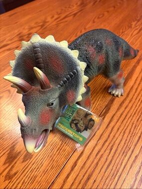 NWT Triceratops 17” Soft Rubber Dinosaur made for Toys R Us & Animal Planet